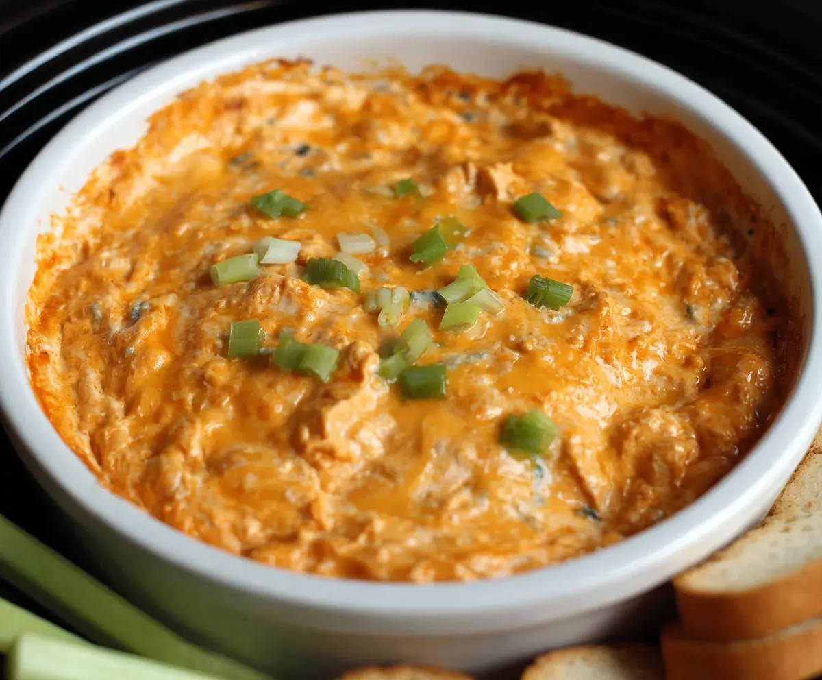 Easy Crock Pot Buffalo Chicken Dip
